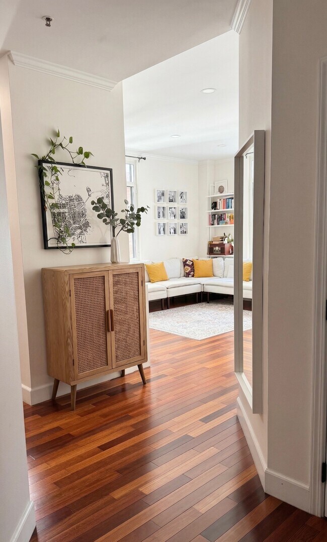 Building Photo - 201 Sansome St