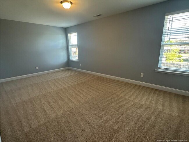 Building Photo - 2149 Heathcote Dr