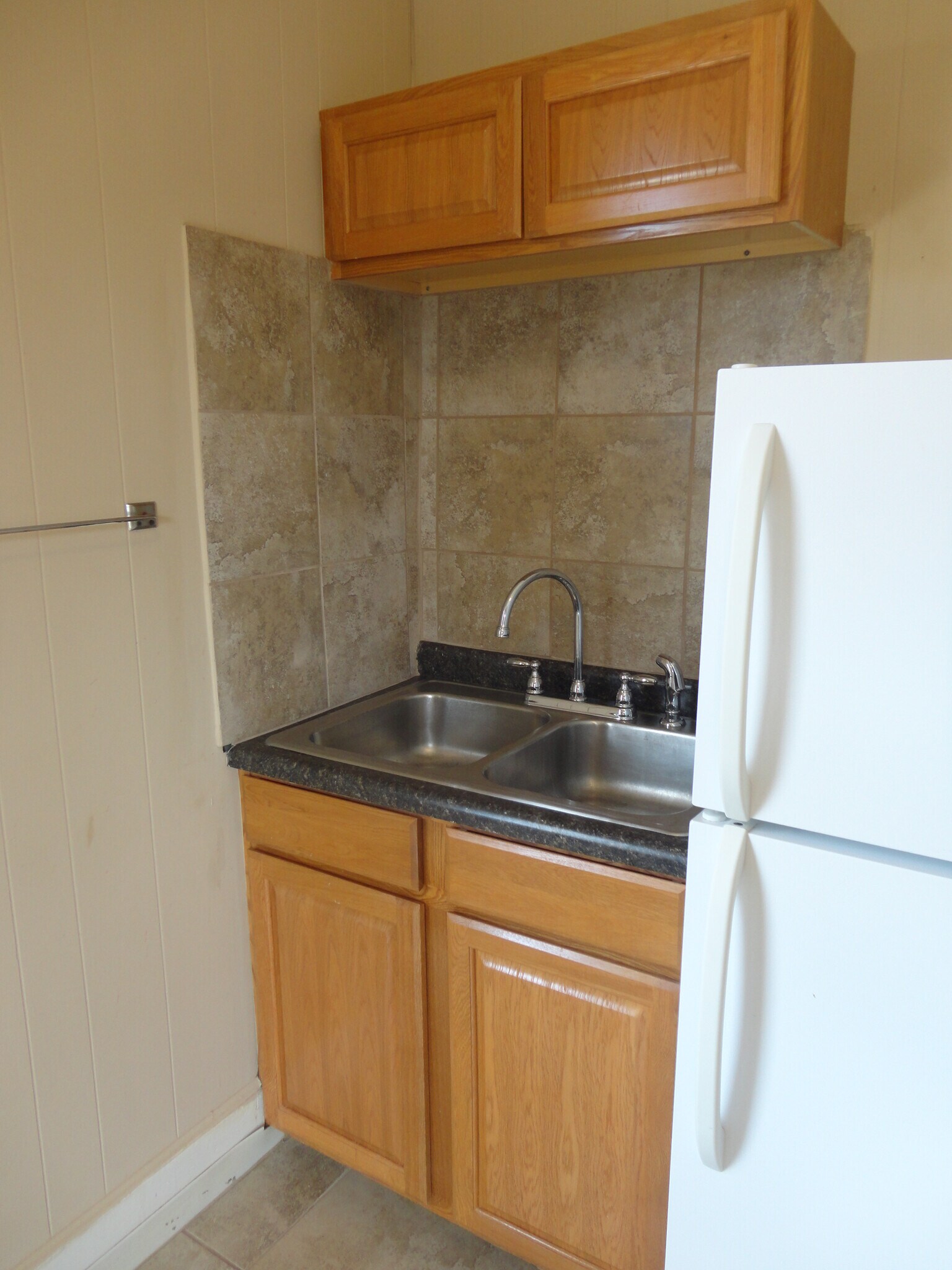 Building Photo - 213 E Mulberry St