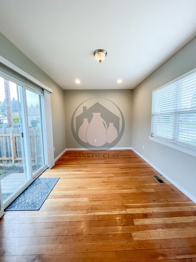 Building Photo - Stayton 4BR Duplex | A/C & Landscaping Included!