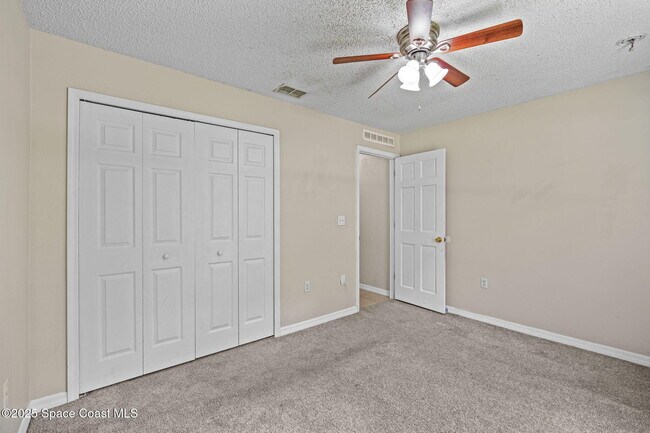 Building Photo - 411 Oceanside St