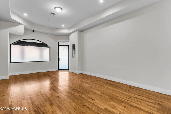 Building Photo - 7 Broad St