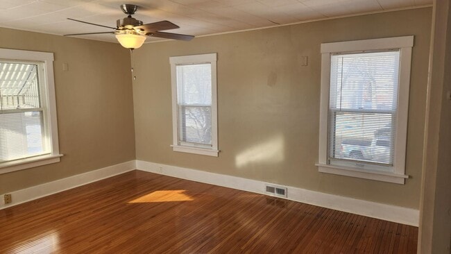 Building Photo - Historic, recently updated single-family h...