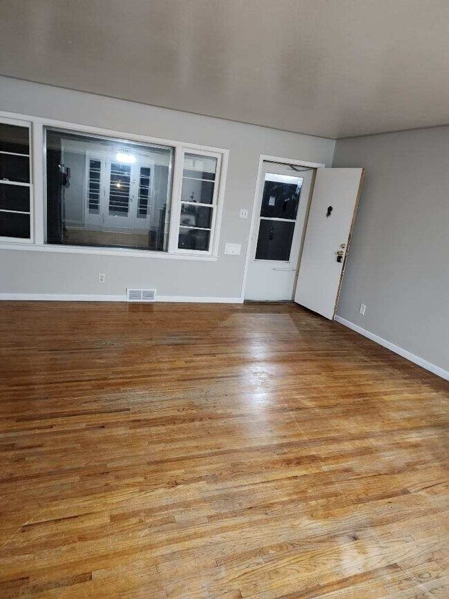 Building Photo - 2109 S Parkwood Ln