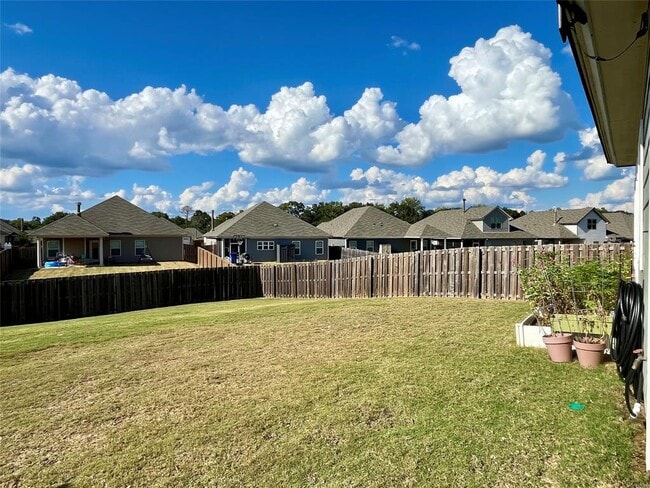 Building Photo - 876 Hedgefield Way