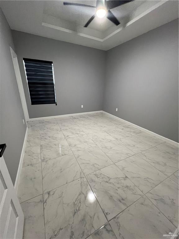 Building Photo - 19 E Iris Ave