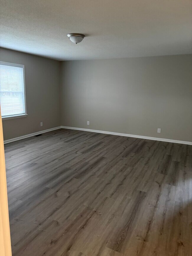 Building Photo - Newly Renovated For You! DEPOSIT SPECIAL $1000.00!