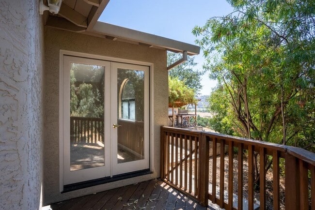 Building Photo - Hollister Home in Ridgemark Gated Community