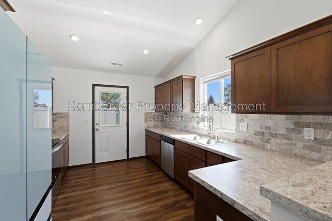 Building Photo - 10326 W Salmonberry