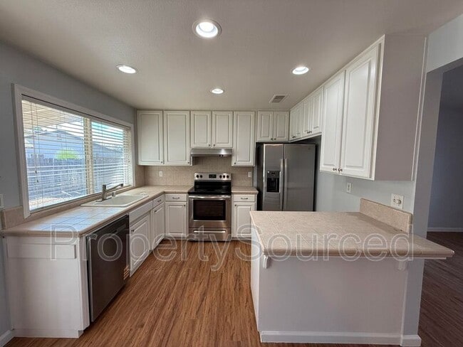 Building Photo - 1708 Applegate Dr