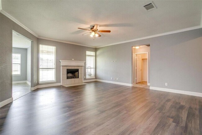 Building Photo - 578 Tanglewood Dr