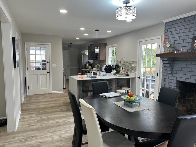 Building Photo - 2941 Rock Bridge Rd NE