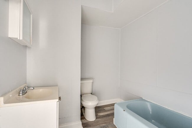 Building Photo - 614 Madison Ave