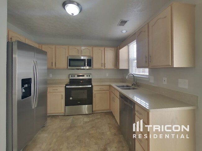 Building Photo - 709 Billie Jean Cir
