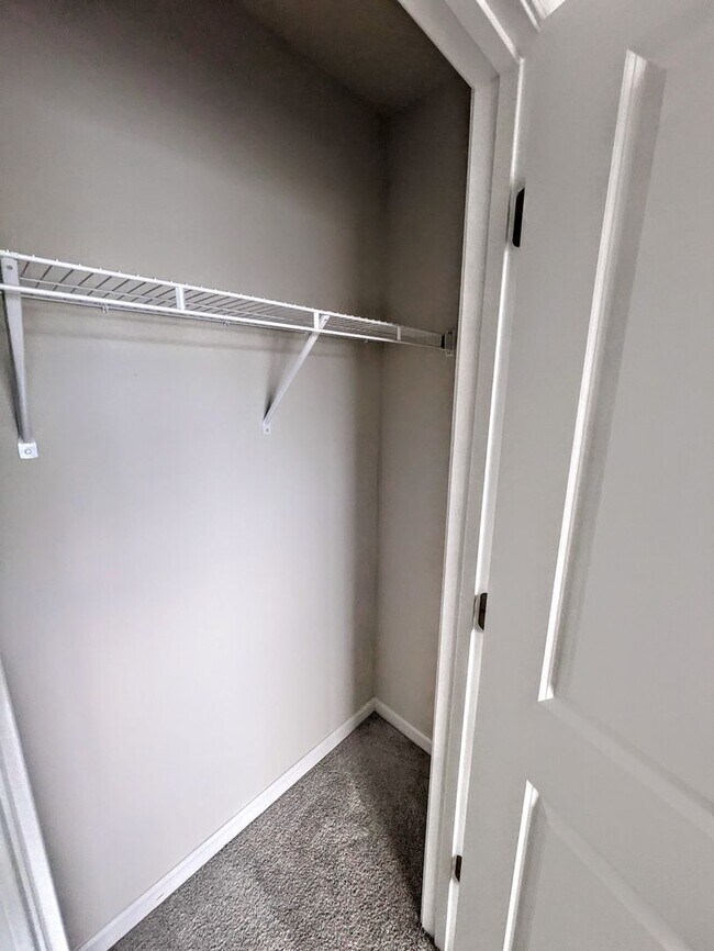 Building Photo - Annual UNfurnished NEW 4/ 2 1/2 home off S...