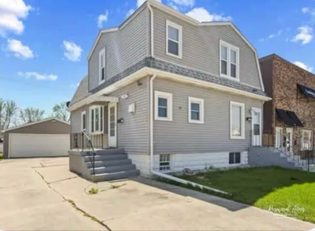 Building Photo - 922 W Broadway St