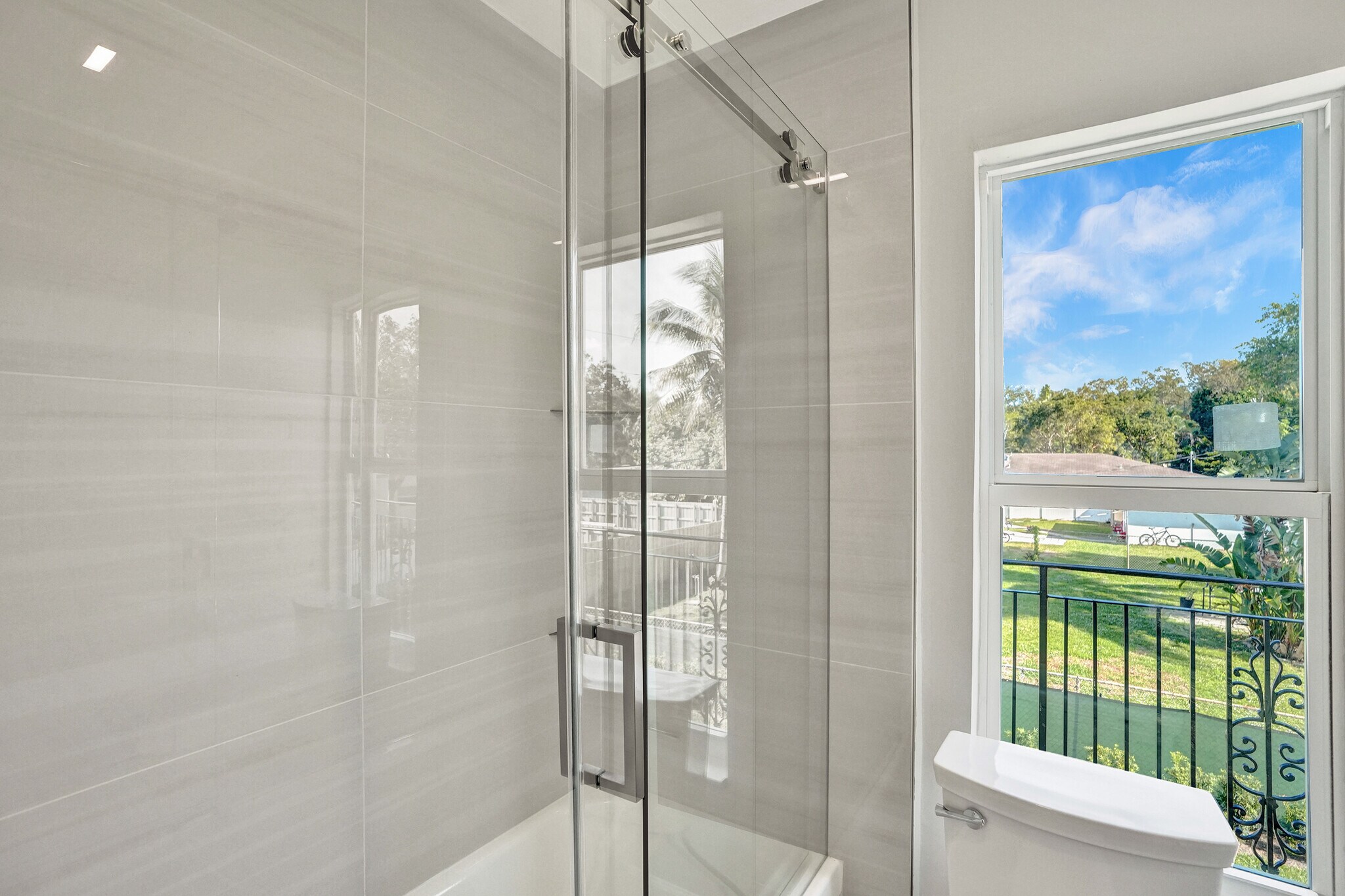 Building Photo - 960 SW 28th St