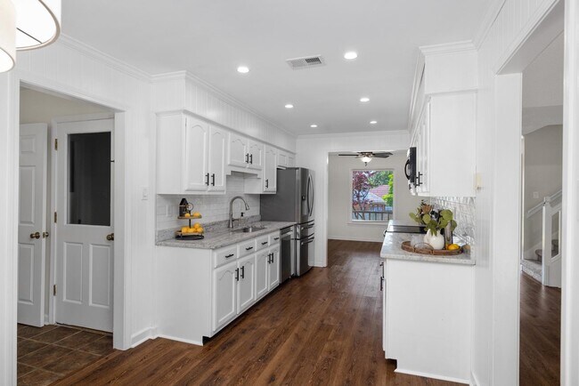 Building Photo - 3075 Stonecrest Cir