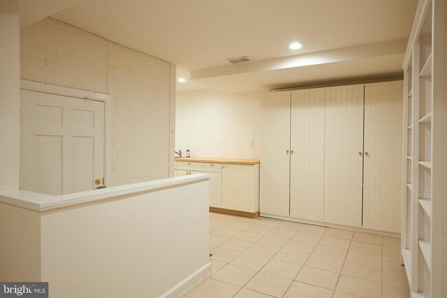 Building Photo - 5306 Albemarle St