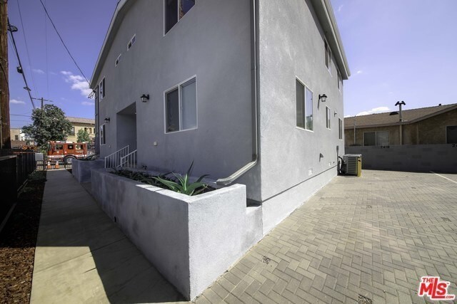 Building Photo - 2418 Folsom St