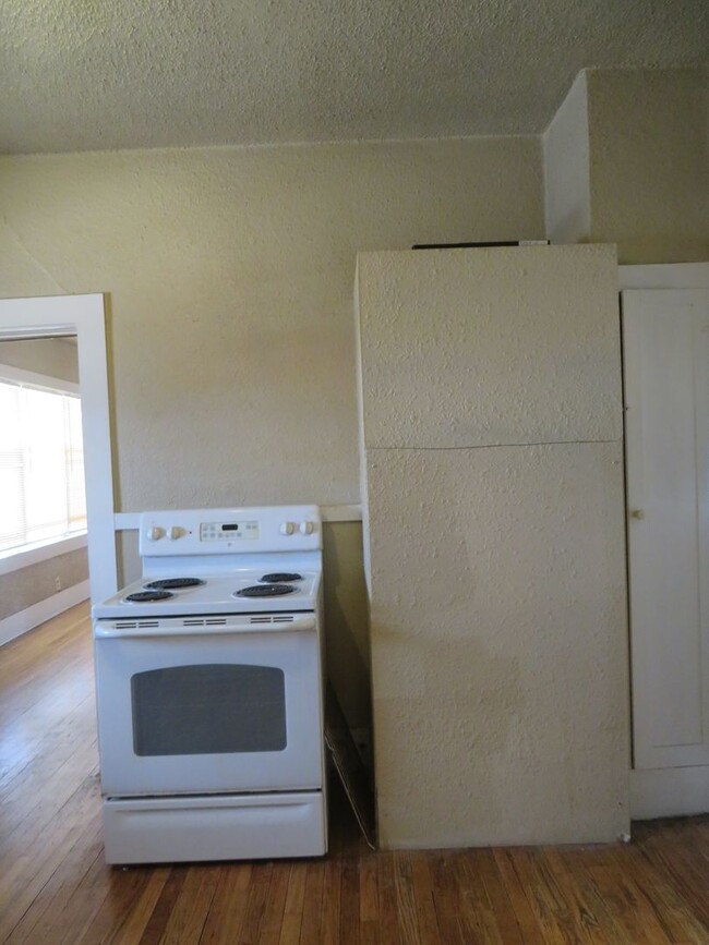 Building Photo - Clean 2 Bedrooms 1 Bath Close to NMSU