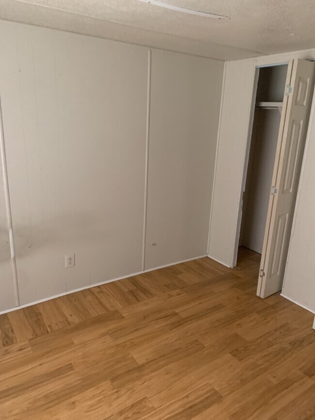 Building Photo - 119 Robin Hood Rd