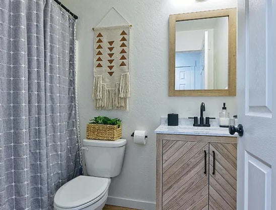 Building Photo - 610 Plum St