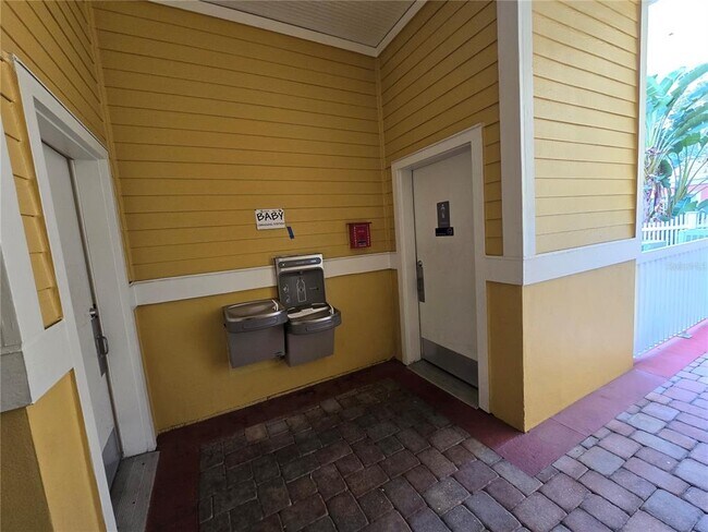 Building Photo - 4207 S Dale Mabry Hwy