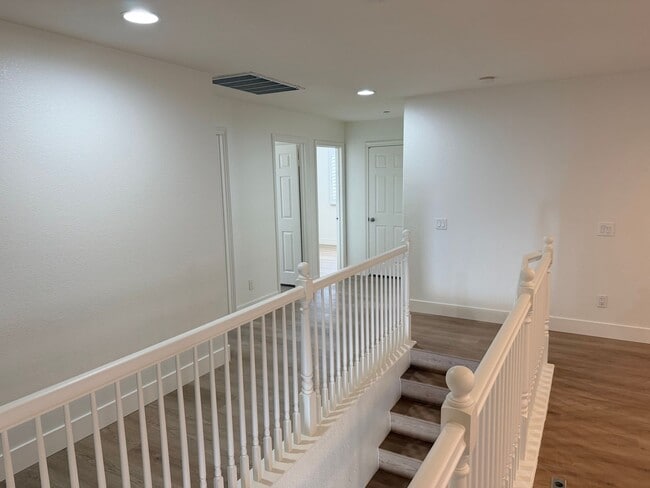 Building Photo - Amazing 5 bedroom home for rent in North Fontana