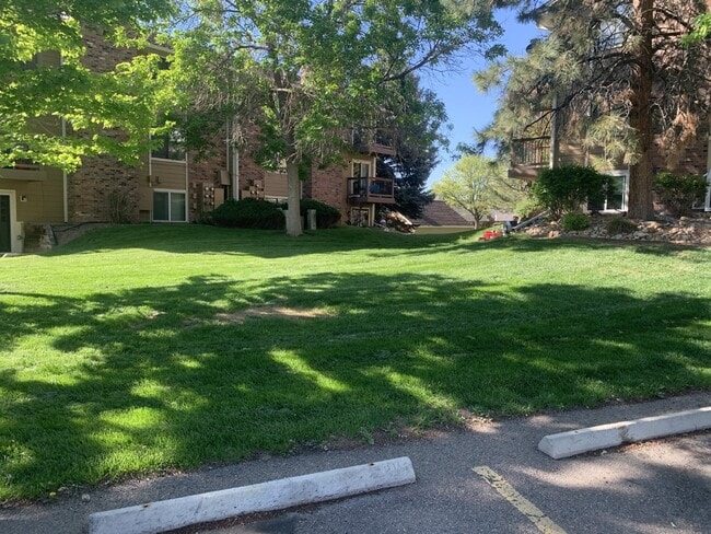Building Photo - Available September! Newly Updated 2 bed/2 bath Condo