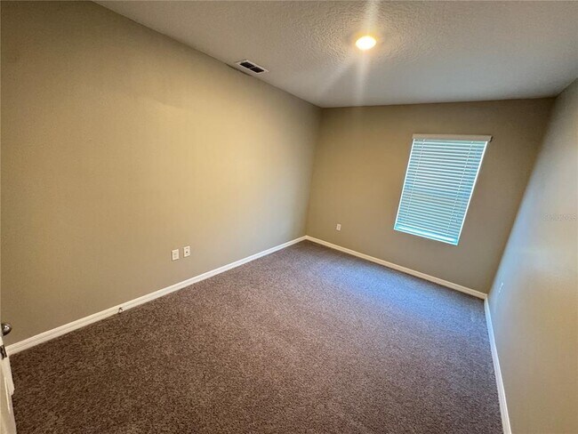 Building Photo - 2323 Silverview Dr