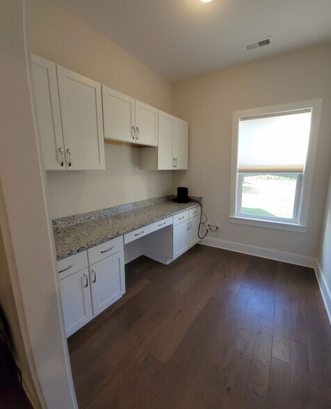 Building Photo - 1717 Buttonwood Lp