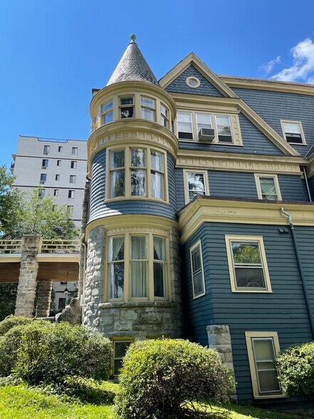 Building Photo - 154 Academy St