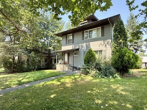 Building Photo - 1724 W 8th Ave