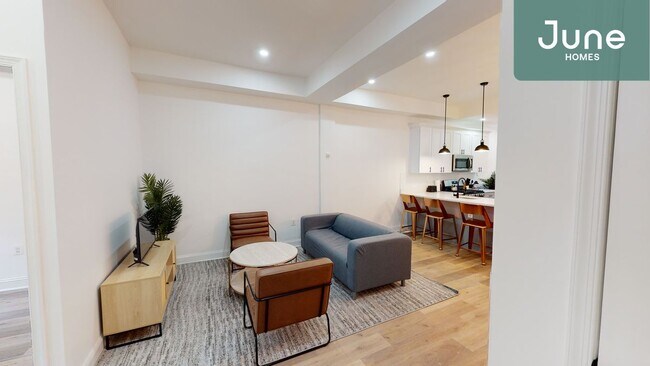 Building Photo - ROOM ONLY in 5-bed/3.5-bath Home