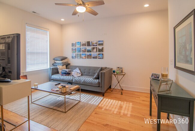 Building Photo - 2535 W North Ave