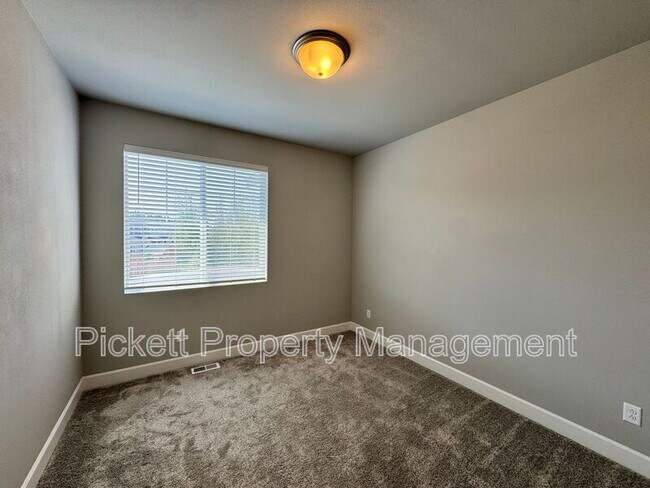Building Photo - 3835 SW ALAVA COURT