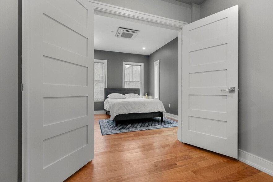 Building Photo - 10 Annapolis St