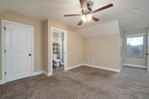 Building Photo - 4662 Oneida Dr