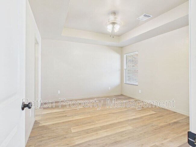 Building Photo - 1124 Caprock St