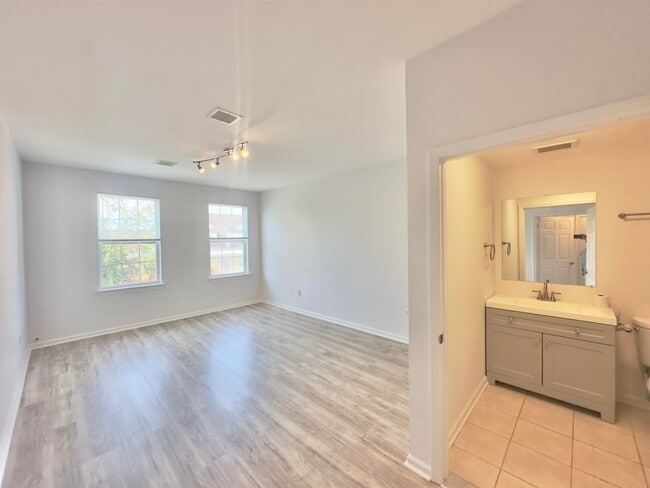 Building Photo - 197 VAN HORNE St