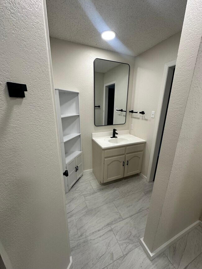 Building Photo - 8608 Brookridge Dr