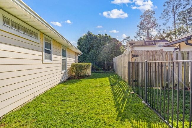 Building Photo - 2229 Lookout Landing