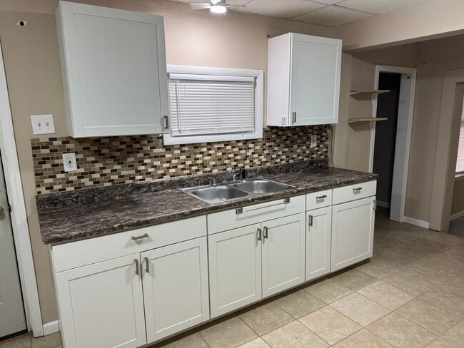 Building Photo - 2102-2104 Messanie St.