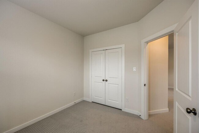 Building Photo - 1770 Thornton Dr