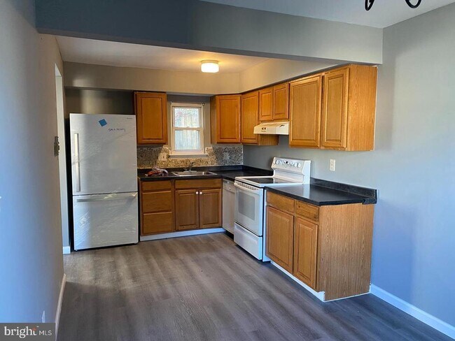 Building Photo - 14 Berkshire Rd