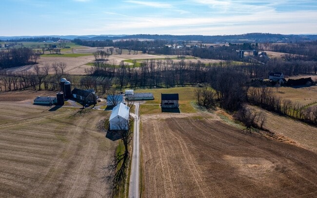 Building Photo - 796 Long Ln