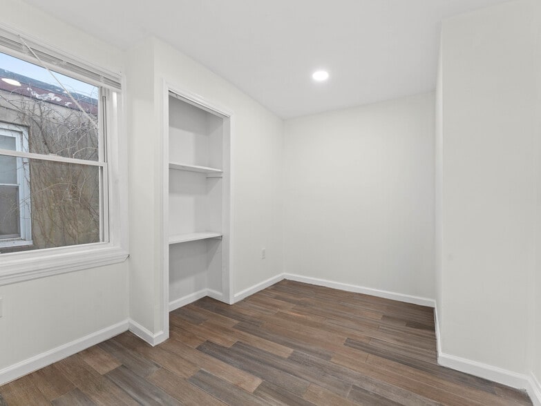 Building Photo - 2443 Nicholas St