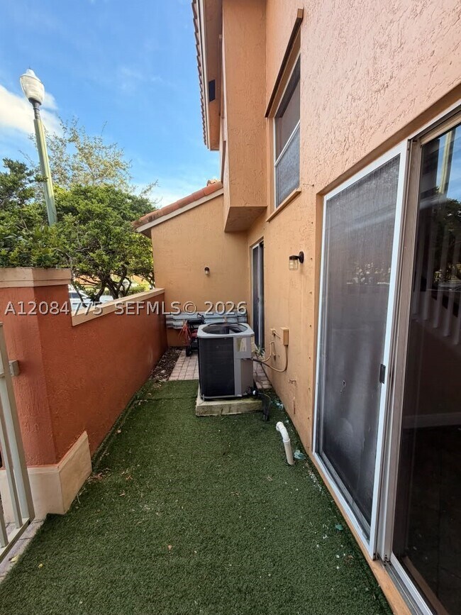 Building Photo - 2303 Clipper Pl