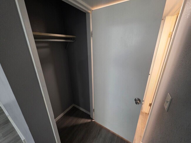 Building Photo - Ferron Rental